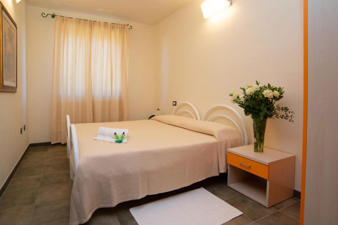 S'Ena Hotel Arbus Exterior foto